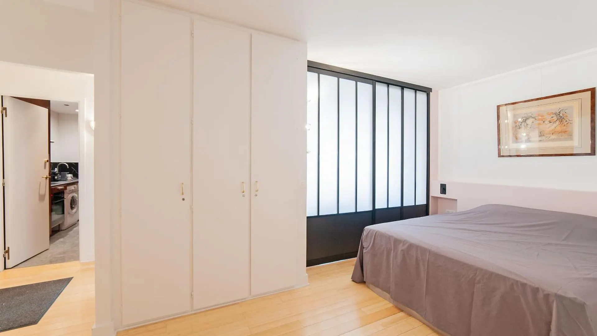 Large Pleasant Studio Alcove In Center Paris
